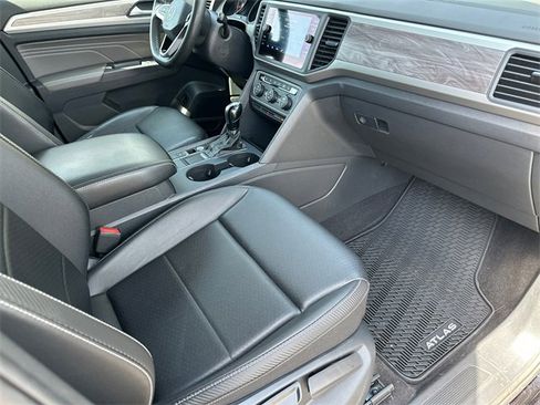 Used 2021 Volkswagen Atlas Cross Sport SE image 28