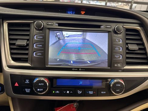 Used 2015 Toyota Highlander XLE image 28