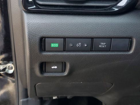 Used 2025 Nissan Sentra SV image 14