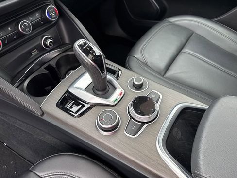 Used 2022 Alfa Romeo Stelvio Ti image 23