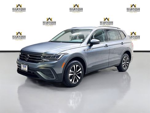 Used 2022 Volkswagen Tiguan S image 1
