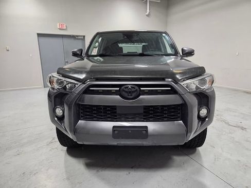 Used 2020 Toyota 4Runner SR5 Premium w/ Moonroof Package RWD image 2