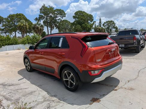 Certified 2023 Kia Niro EX FWD image 6