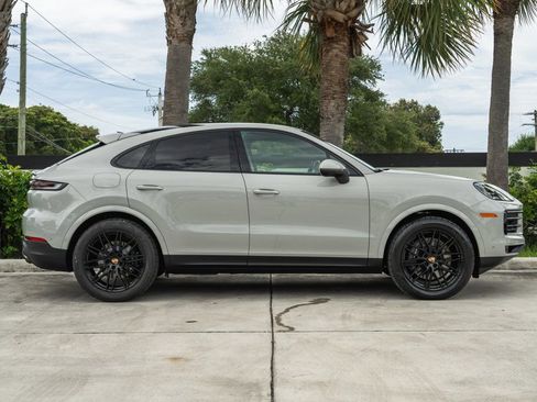 Used 2025 Porsche Cayenne Coupe AWD/4WD image 9