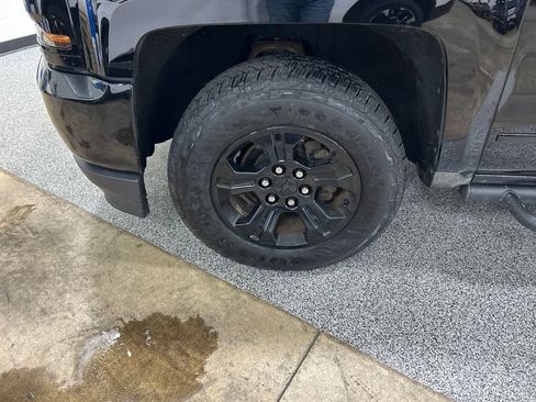 Used 2018 Chevrolet Silverado 1500 LT w/ Midnight Edition AWD/4WD image 26