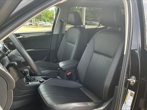 Used 2022 Volkswagen Tiguan SE w/ Panoramic Sunroof Package AWD/4WD image 27