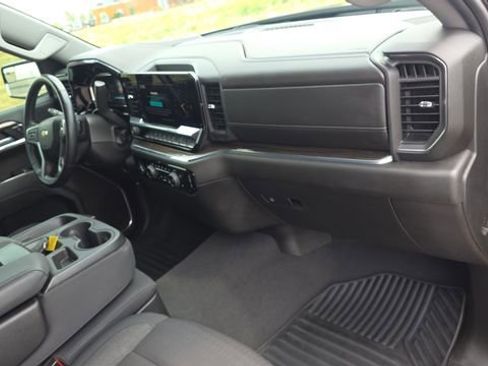 Used 2024 Chevrolet Silverado 1500 LT w/ Z71 Off-Road Package AWD/4WD image 28