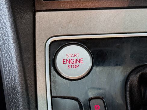 Used 2022 Volkswagen Passat 2.0T image 19