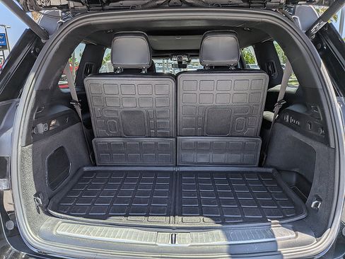 Used 2021 Jeep Grand Cherokee L Overland w/ Luxury Tech Group IV AWD/4WD image 12