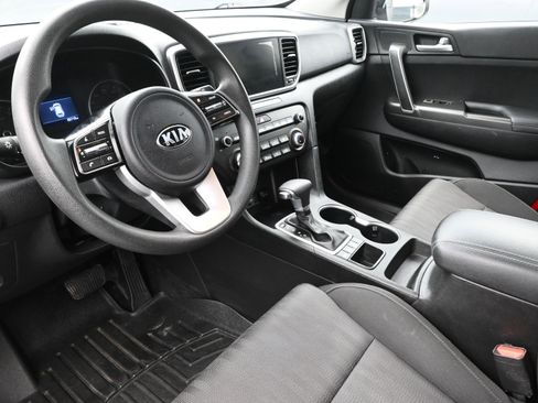 Used 2020 Kia Sportage LX image 10