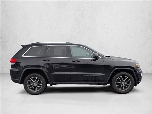 Used 2018 Jeep Grand Cherokee Laredo image 4