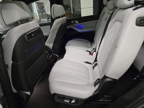 Used 2023 BMW X7 xDrive40i w/ Executive Package image 32