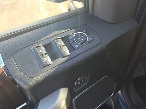 Used 2017 Ford F150 Lariat w/ Equipment Group 502A Luxury image 10