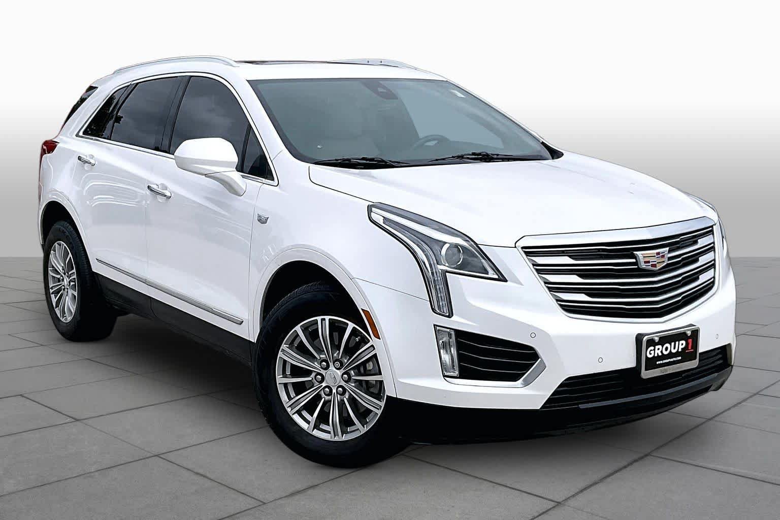 Used 2018 Cadillac XT5 Luxury w/ Driver Awareness Package FWD image 3