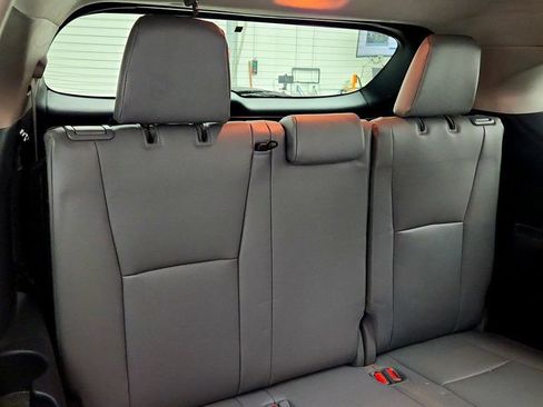 Used 2022 Toyota Highlander XLE AWD/4WD image 21