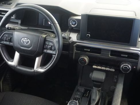 Used 2025 Toyota 4Runner SR5 AWD/4WD image 24