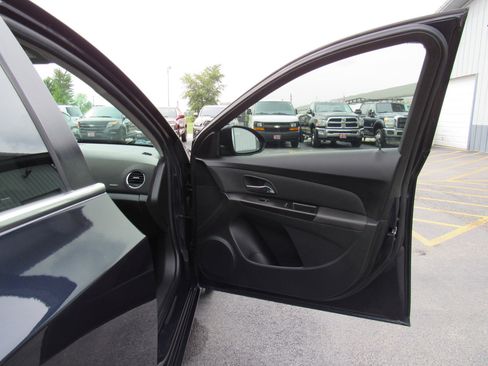Used 2015 Chevrolet Cruze LT image 21