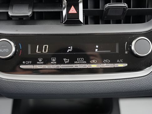 Used 2025 Toyota Corolla LE FWD image 33