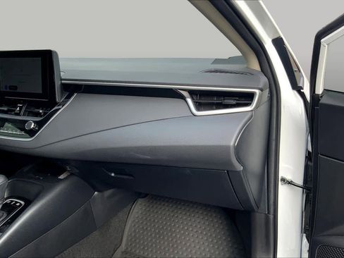 Used 2025 Toyota Corolla LE w/ LE Premium Package image 18