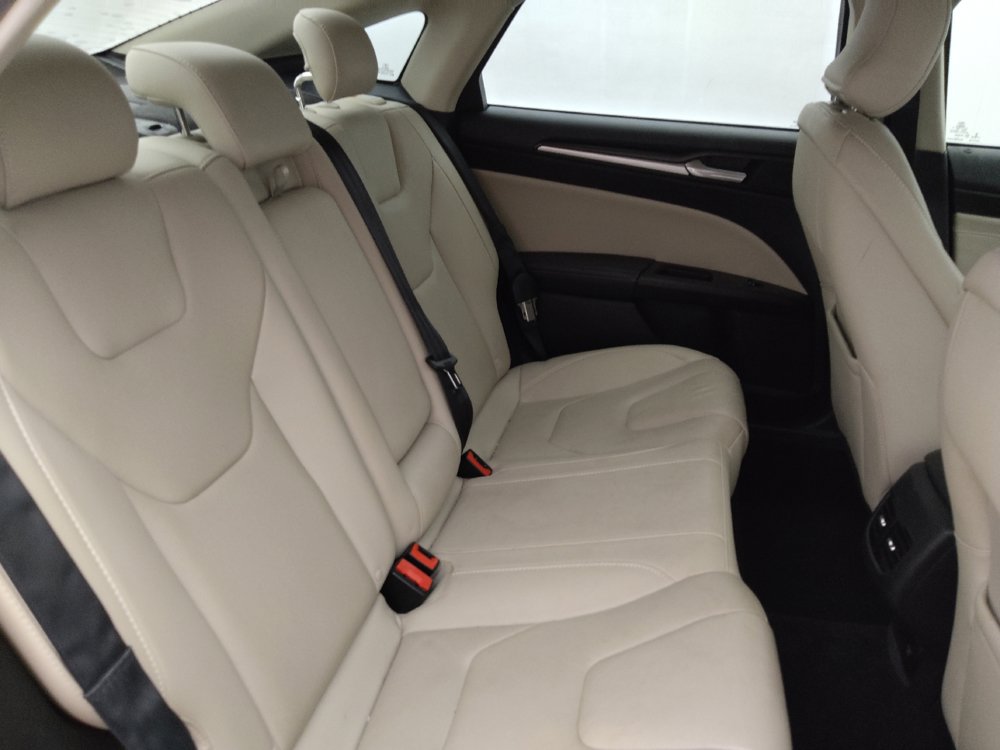 Used 2018 Ford Fusion Titanium FWD image 19
