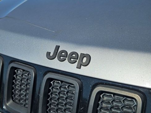 Used 2019 Jeep Compass Limited FWD image 10