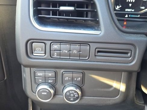 Used 2023 GMC Yukon SLT image 11