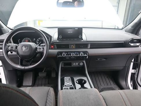 Certified 2025 Honda Pilot Sport image 22