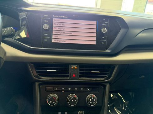 Used 2022 Volkswagen Taos SE w/ Panoramic Sunroof Package image 52