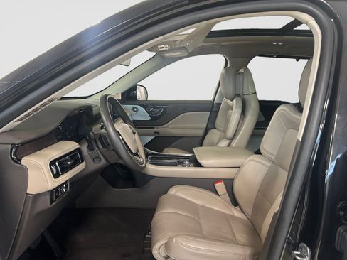 Used 2023 Lincoln Aviator Reserve w/ Equipment Group 201A AWD/4WD image 12