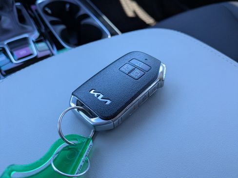 Used 2024 Kia Carnival SX Prestige image 32