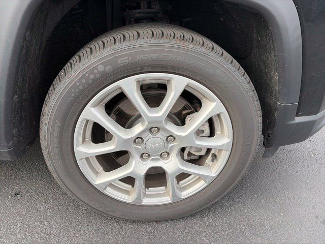 Used 2024 Jeep Compass Latitude AWD/4WD image 2