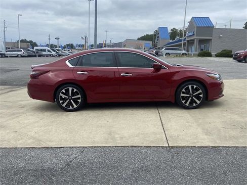 Used 2018 Nissan Altima 2.5 SR image 2