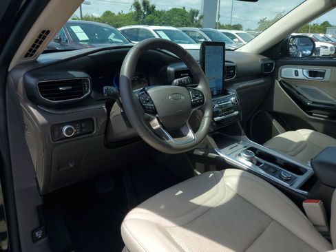 Used 2022 Ford Explorer Platinum w/ Equipment Group 601A image 12