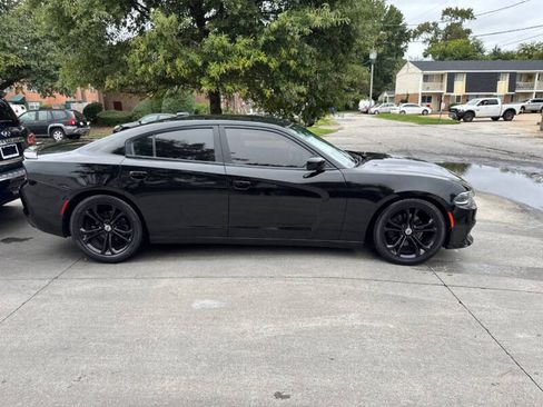 Used 2017 Dodge Charger R/T image 3