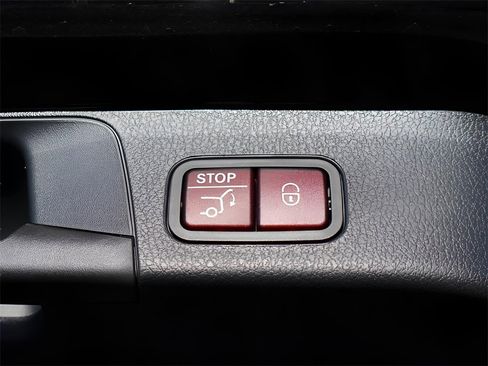 New 2026 Mercedes-Benz GLB 250 4MATIC image 18