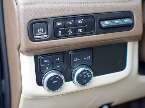 Used 2023 GMC Yukon Denali image 31