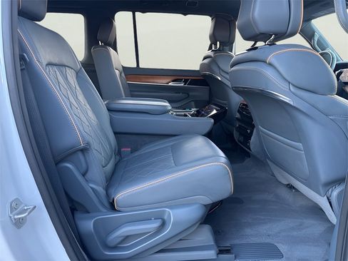 Used 2024 Jeep Grand Wagoneer Series III w/ HD Trailer Tow Package image 26