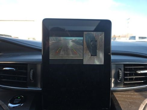 Used 2020 Ford Explorer Platinum w/ Premium Technology Package image 16