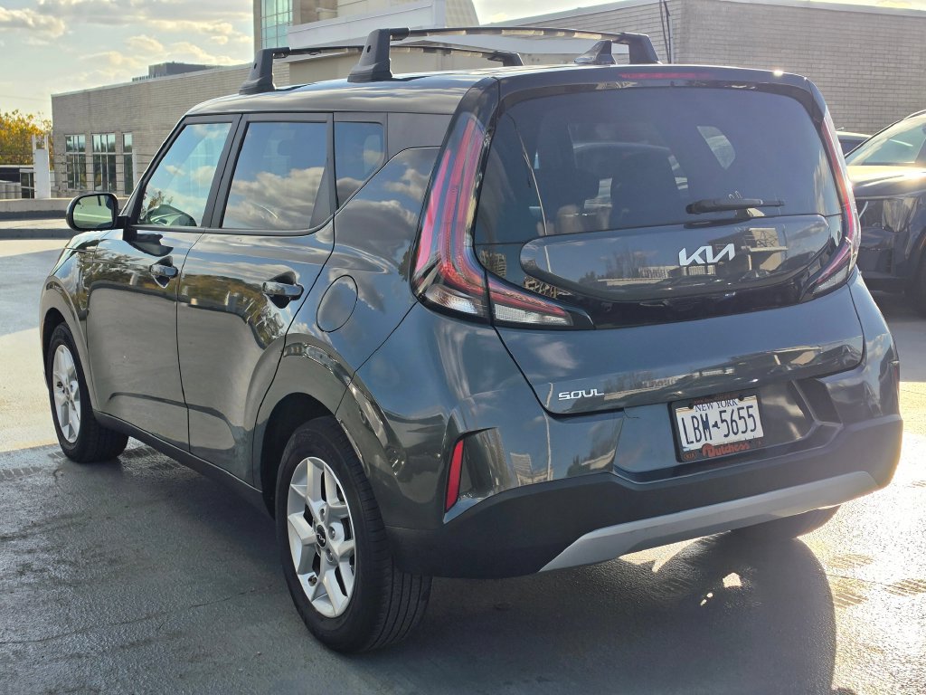 Certified 2023 Kia Soul LX w/ LX Technology Package FWD image 5