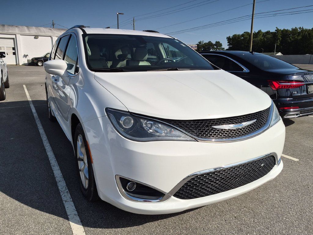 Used 2018 Chrysler Pacifica Touring-L Plus w/ Tire & Wheel Group FWD image 15