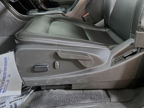 Used 2022 Chevrolet Colorado Z71 AWD/4WD image 19