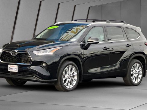 Used 2024 Toyota Highlander LE image 8