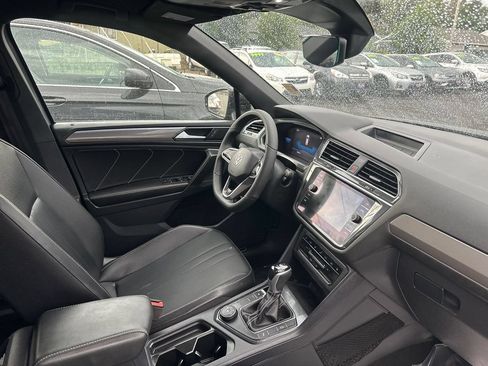 Used 2022 Volkswagen Tiguan SE R-Line AWD/4WD image 32