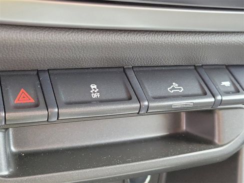 Used 2022 Chevrolet Colorado LT w/ LT Convenience Package image 30