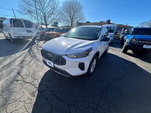 Used 2024 Ford Escape Active image 3