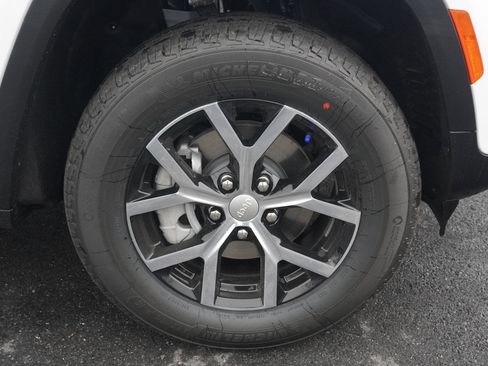 New 2025 Jeep Grand Cherokee Limited w/ Trailer Tow Package image 32