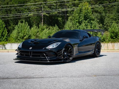 Used 2014 SRT Viper SRT-10 w/ Advanced Aerodynamics Package RWD image 2