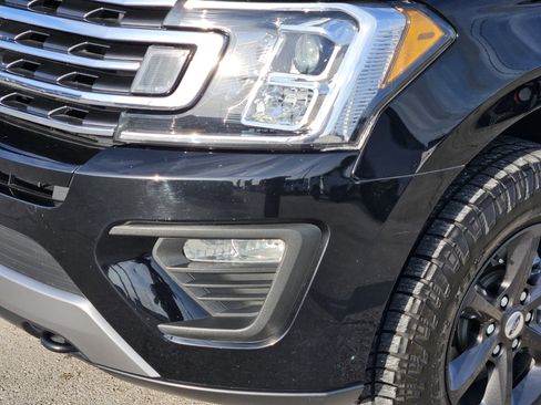 Used 2018 Ford Expedition Max XLT w/ Equipment Group 202A AWD/4WD image 8