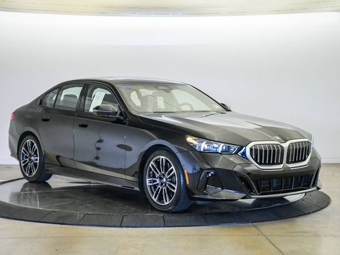 Used 2024 BMW 540i xDrive w/ M Sport Package AWD/4WD image 6