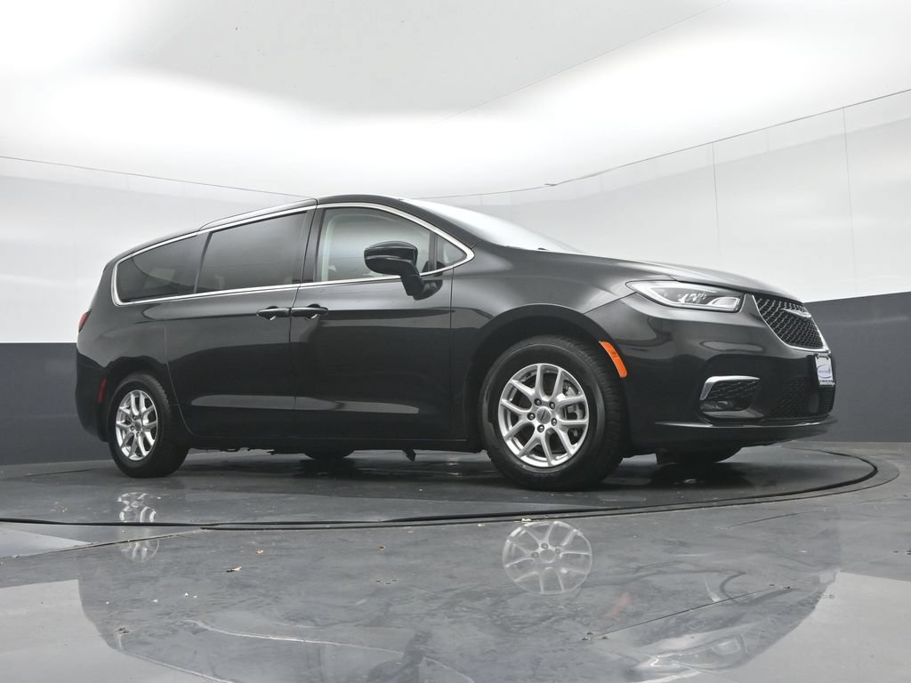 Used 2024 Chrysler Pacifica Touring-L FWD image 70